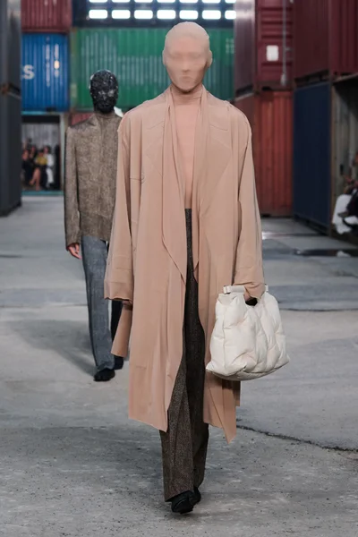 Look 11